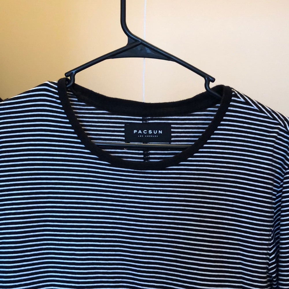 Pac Sun longer fit tee. Scallop style